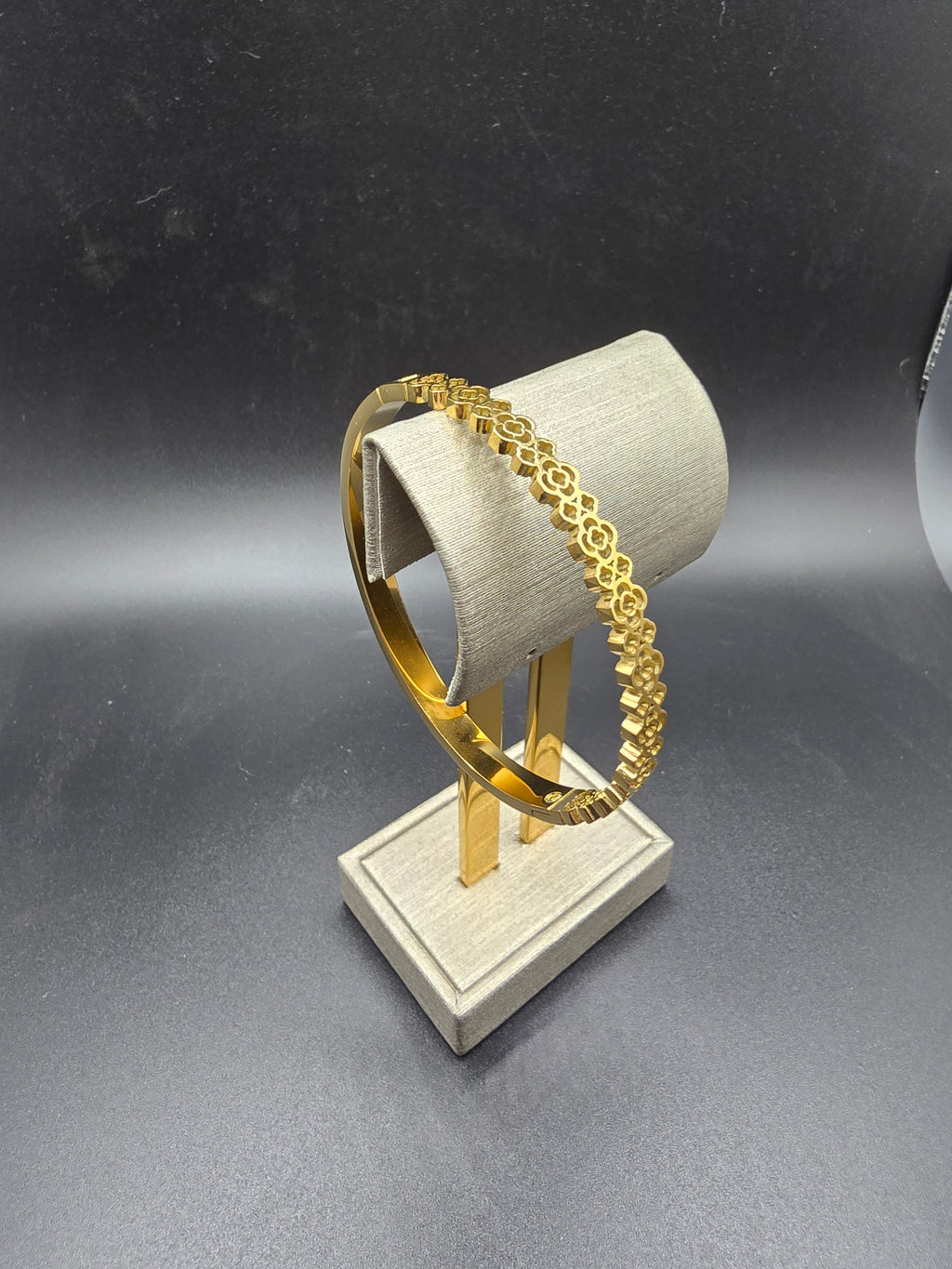 Gold Floral Bangle Bracelet Metal Flower Design 6cm Fashion Jewelry