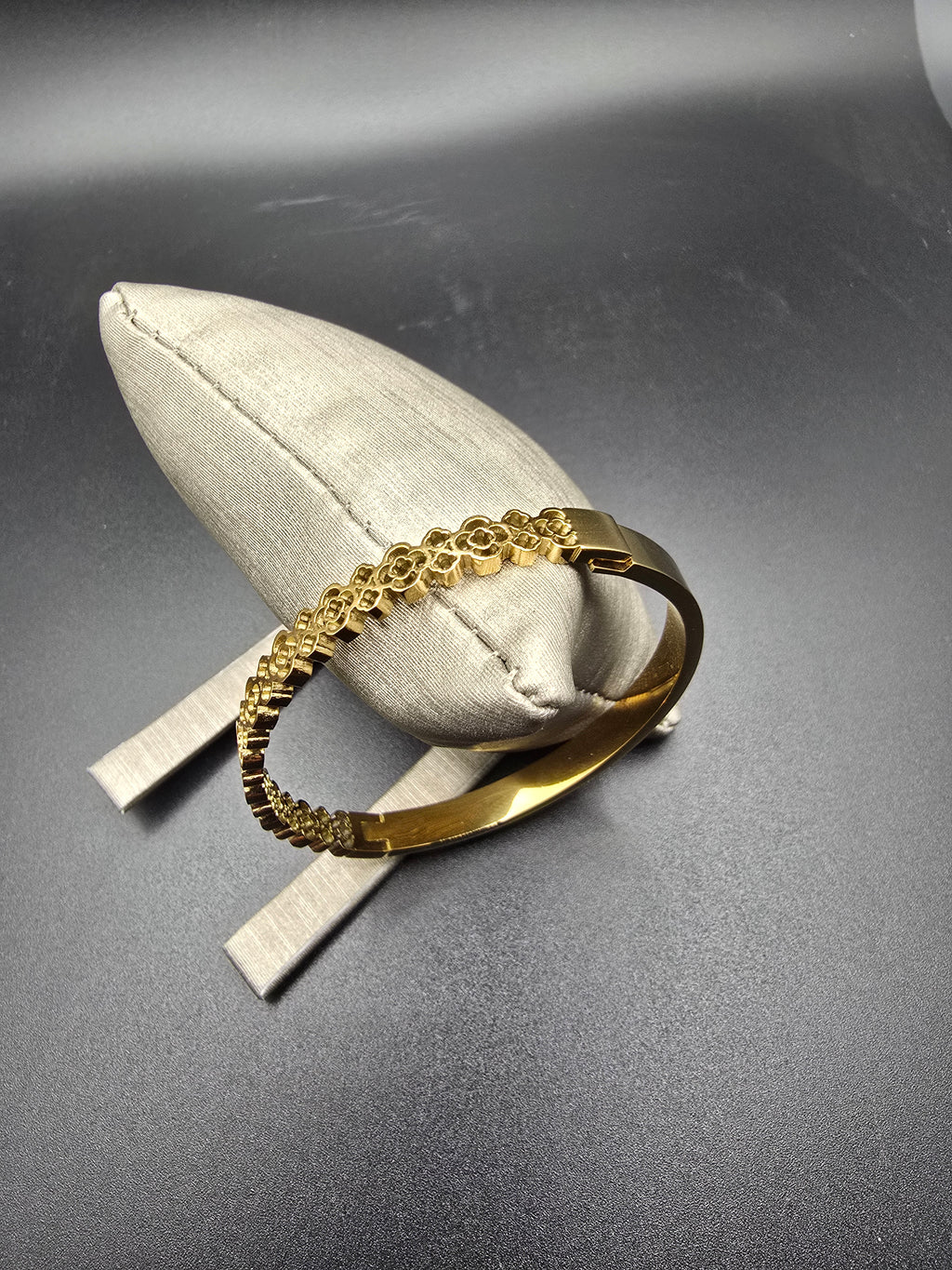 Gold Floral Bangle Bracelet Metal Flower Design 6cm Fashion Jewelry