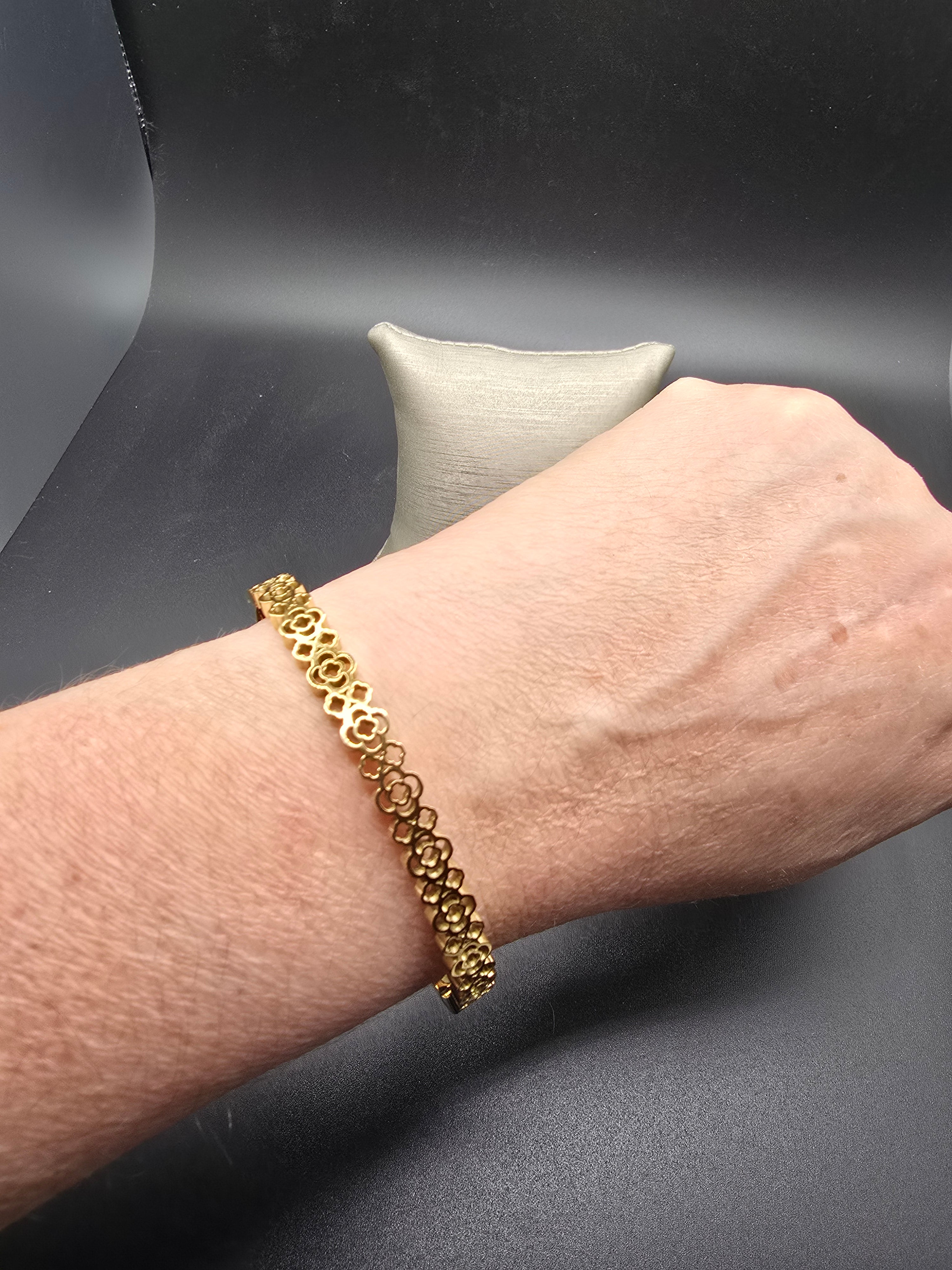 Gold Floral Bangle Bracelet Metal Flower Design 6cm Fashion Jewelry